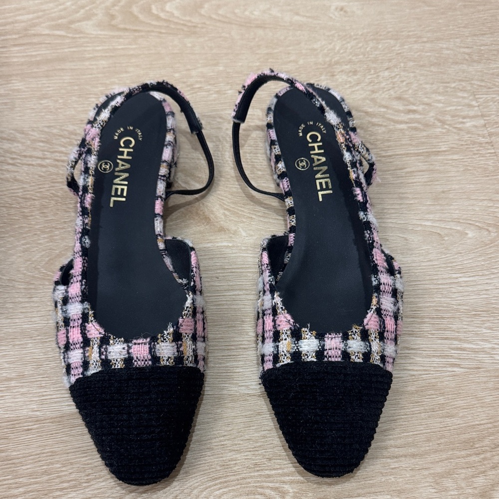 CHANEL Women's Pink and Black Tweed Flats